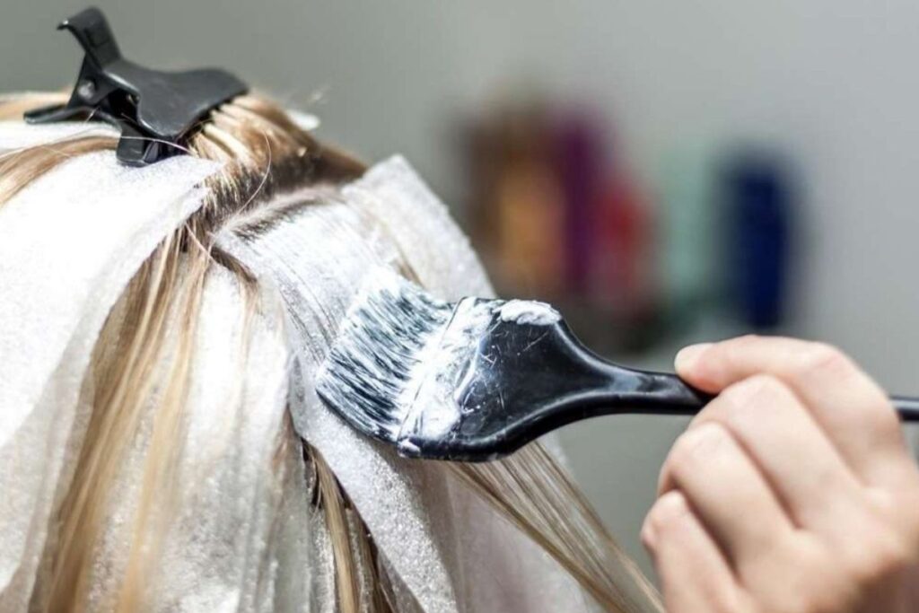 Cach tay toc khong bi kho