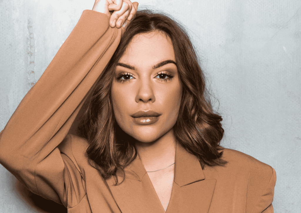 Khach nhuom mau nau hat de